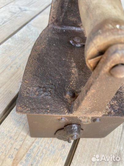 Угольный утюг с трубой 7 1/2 старинный