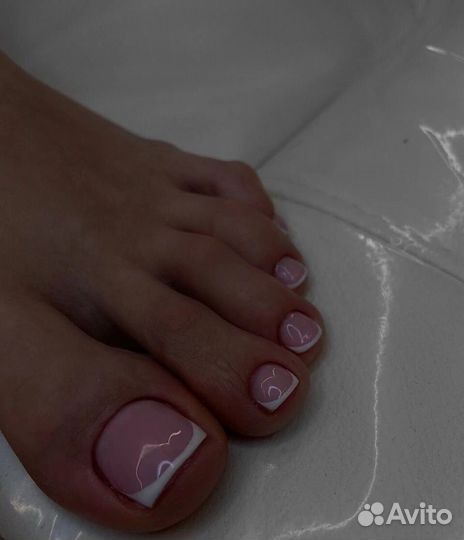 Маникюр педикюр