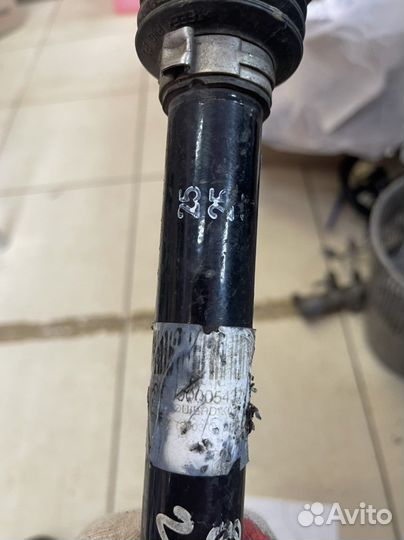 Полуось передняя левая 1K0407271CP 1K0407451FX