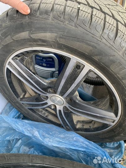 Goodyear UltraGrip Ice 215/60 R17 96T