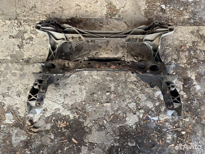 Infiniti g37 s coupe подрамник передний