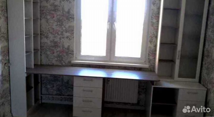 Рабочая зона в углу у окна