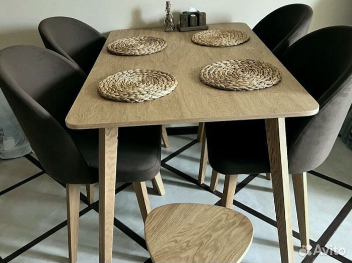 Кухонный обеденный стол