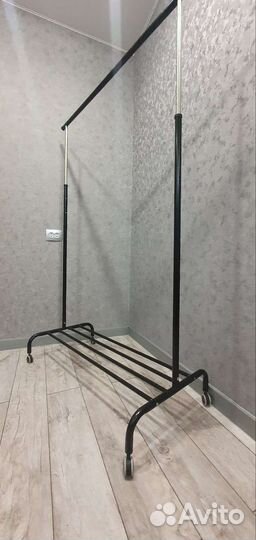 Вешалка для одежды напольная