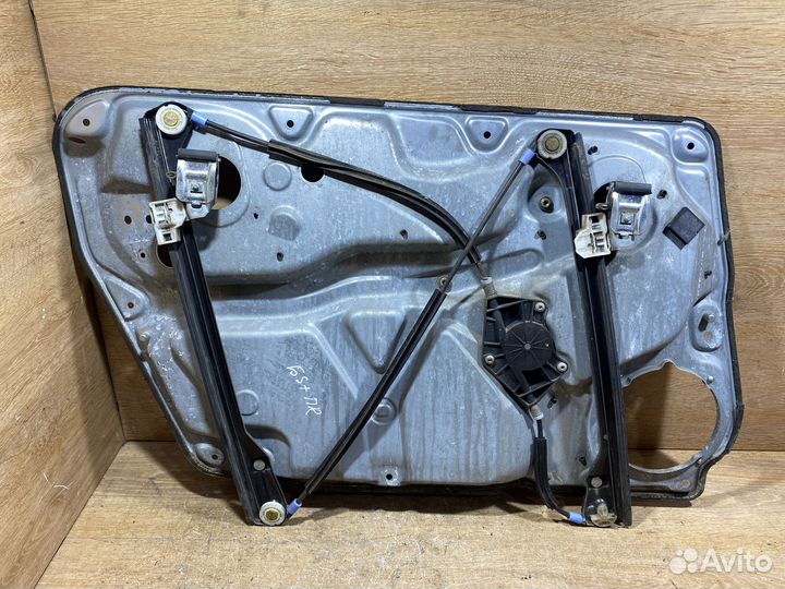 Стеклоподъемник передний правый VW Passat B5+ C107