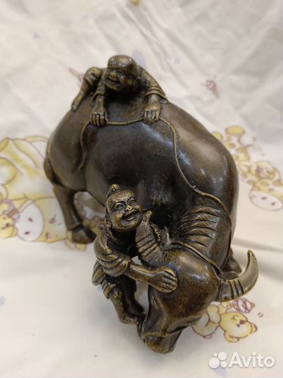 Дети на буйволе бронза статуэтка