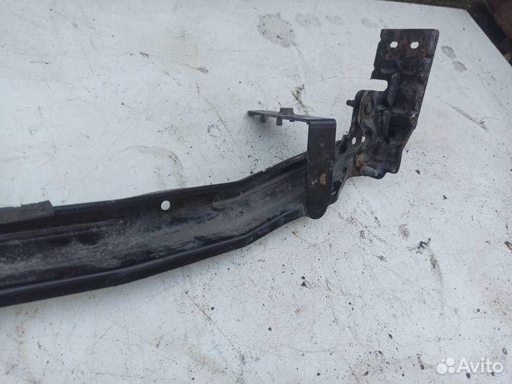 Кронштейн переднего бампера