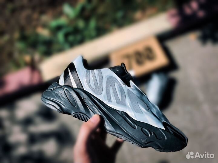 Кроссовки Adidas Yeezy 700