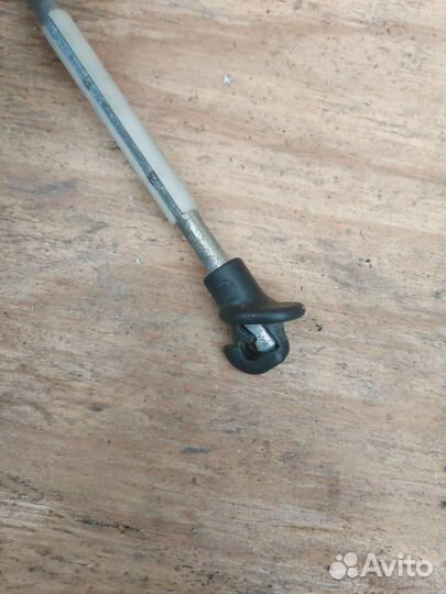 Держатель капота передний Toyota Estima 3 AHR20W