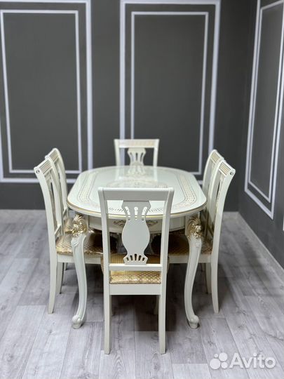 В наличии стол