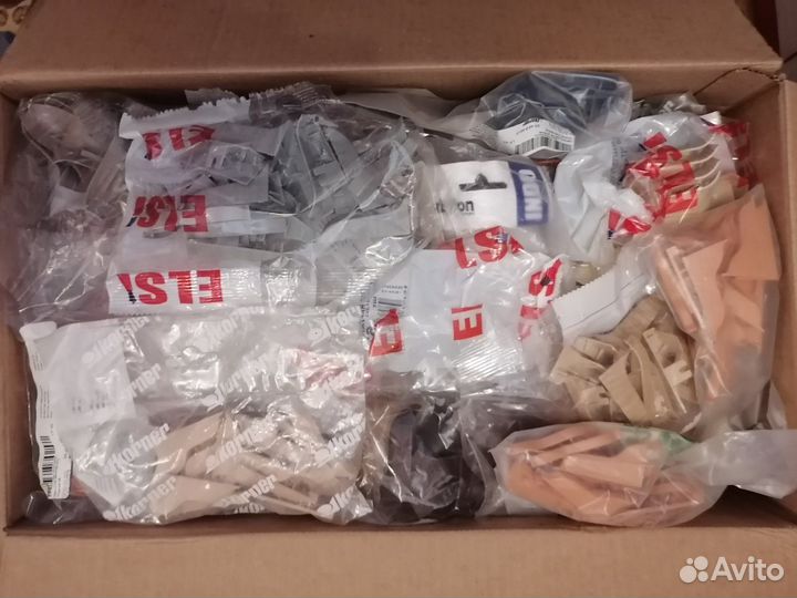 Фурнитура:уголки,соединения,окончание для плинтуса