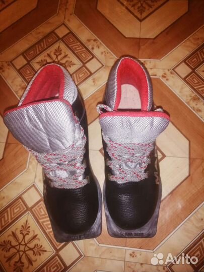 Лыжные ботинки