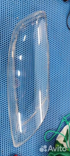 Стекло правой фары Audi Q7