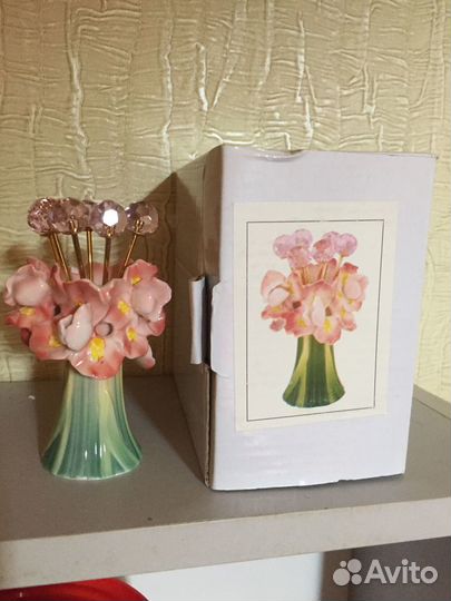 Сервировка:шпажки д/маслин,колокольчик,салфетницы