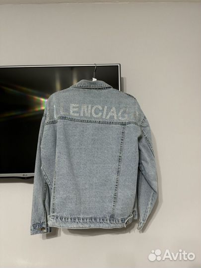 Джинсовая куртка