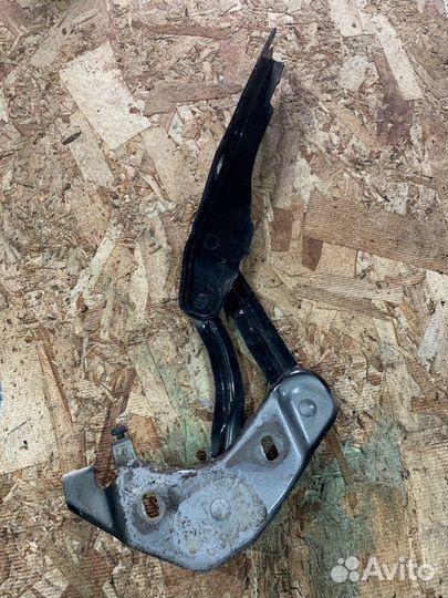 Петля капота левая Audi A1 8X (5хб) 1.4 CAX