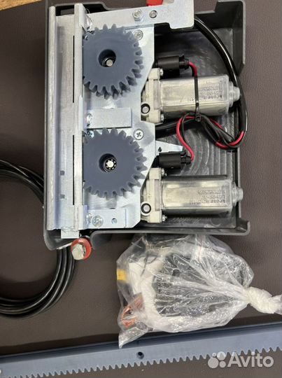 Электропривод двери на Микроавтобус