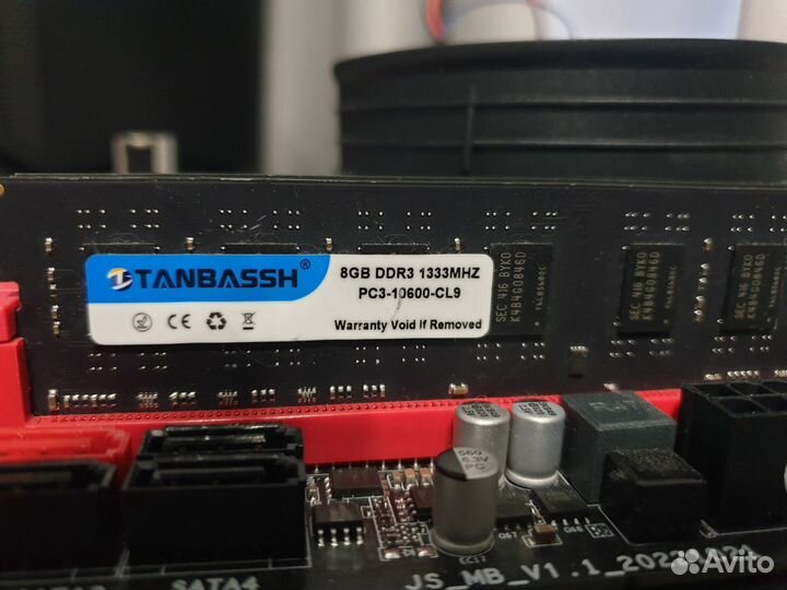 Материнская плата с процессором и памятью