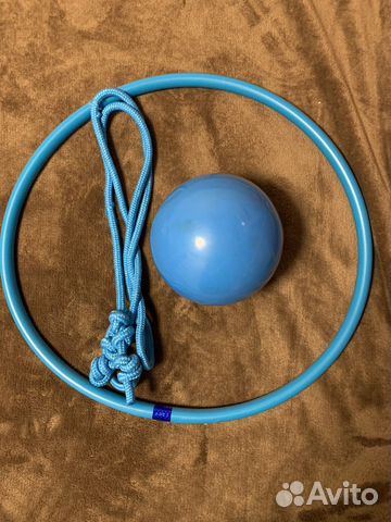 Гимнастический мяч, скакалка и обруч