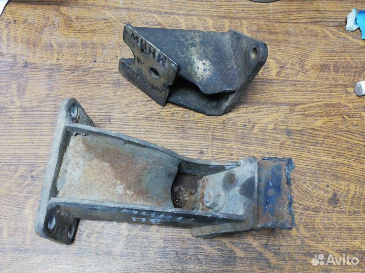 Кронштейн двигателя Митсубиси Паджеро Мини 2