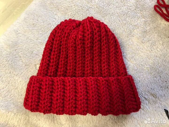 Зимняя, осенняя вязанная женская шапка на заказ