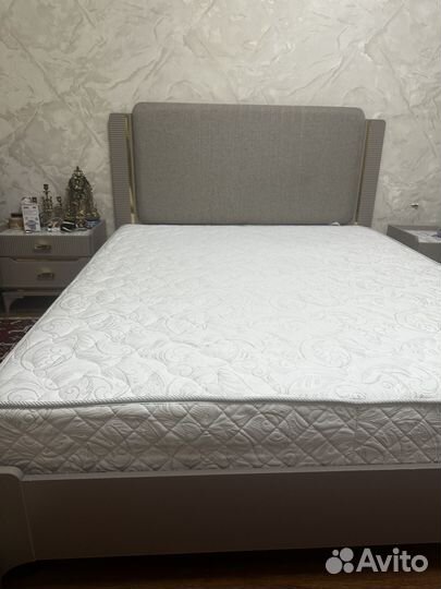Кровать с матрасом 160 200