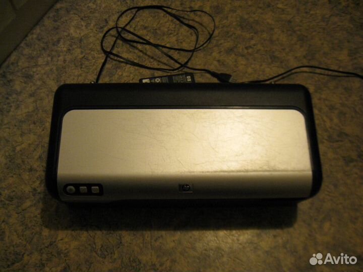 Цветной принтер HP D2460 (треб. замены картриджа)