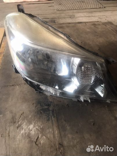 Фара правая toyota vitz 2012 г