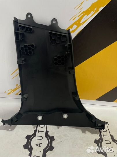 Обшивка центральной стойки Mercedes W253 2 2018