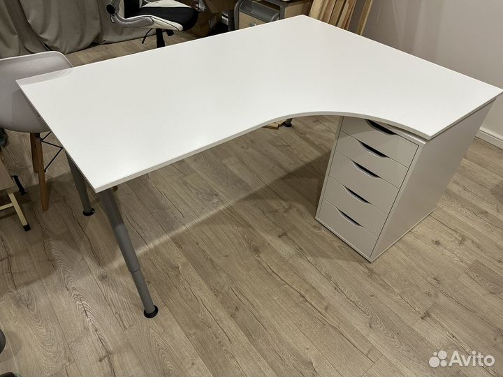 Стол письменный IKEA Galant с тумбой Alex