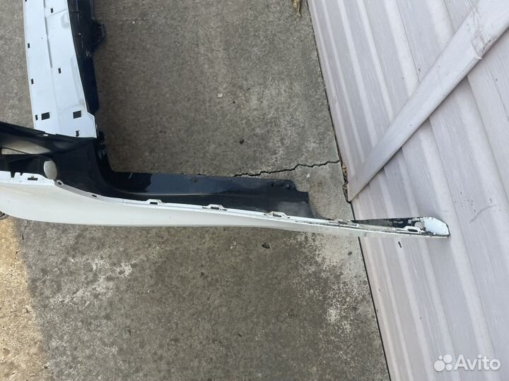 Задний бампер Toyota Land Cruiser 200