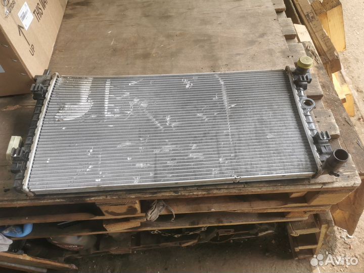 Радиатор охлаждения двигателя Skoda Rapid 1