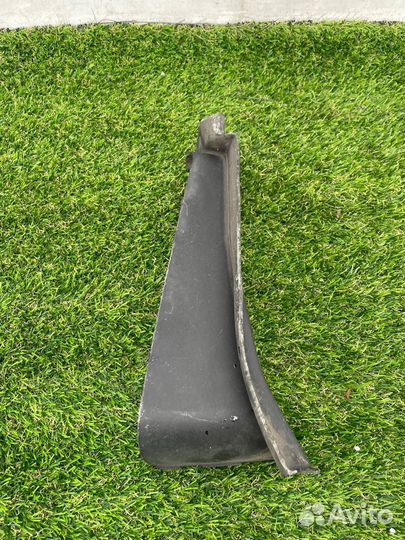 Уголок жабо правый Ford Explorer 6 2020