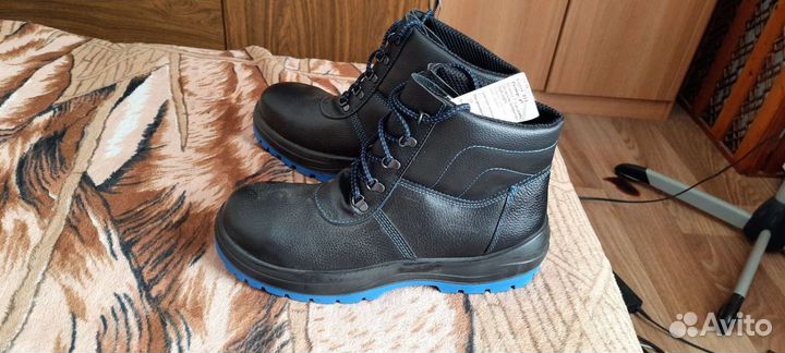 Ботинки с металлическим подноском