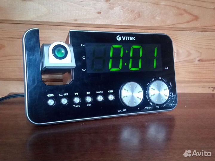 Часы электронные с радио и лазером