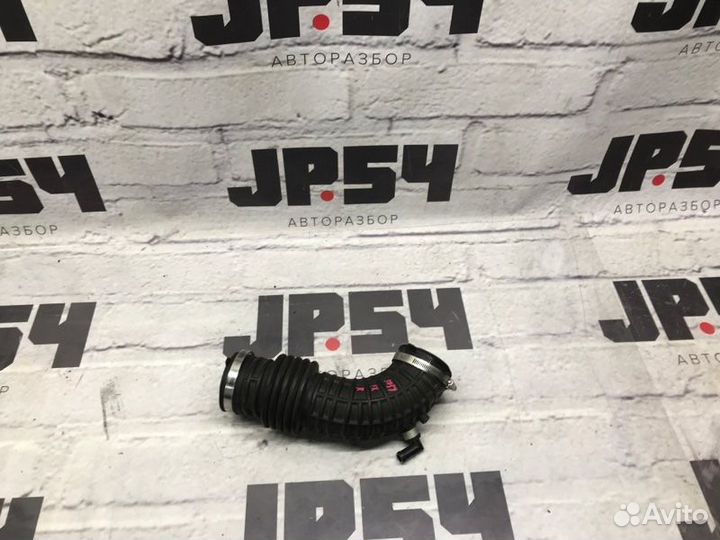 Патрубок воздушного фильтра передний правый