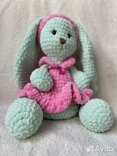 Вязаные игрушки зайка