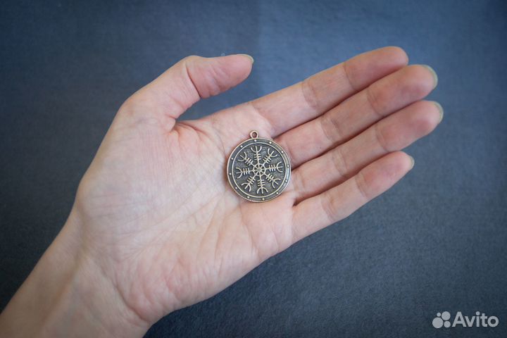 Кулон Шлем ужаса на шнуре. Символ викингов. Латунь