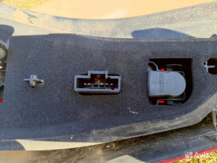 Фонарь задний левый renault sandero