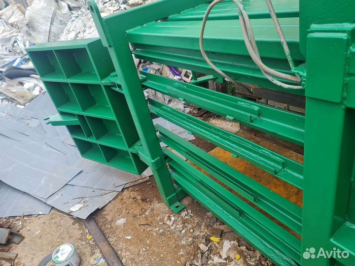 Пресс гидравлический для макулатуры, вторсырья