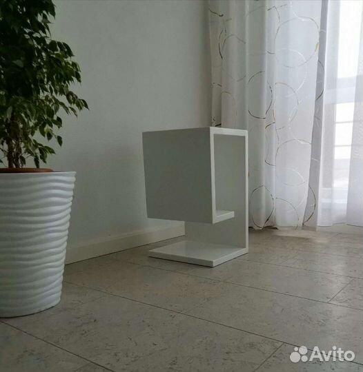 Подставка интерьерная