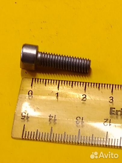 Винт с цилиндрической головкой VAG