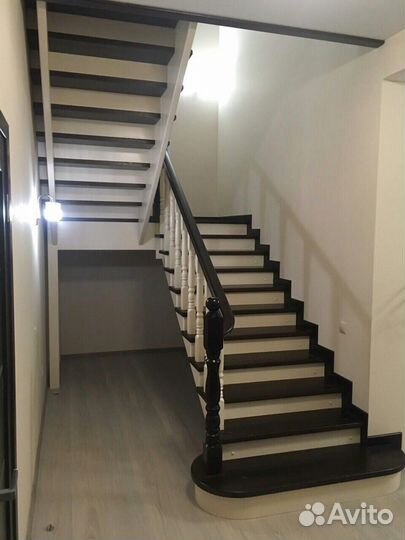 Ступени для лестниц и другие комплектующие К