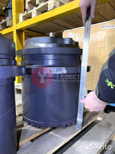 Редуктор хода Volvo EC300DLR