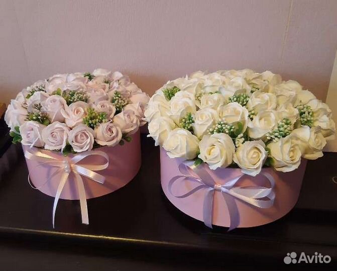 Розы мыльные в шляпной коробке