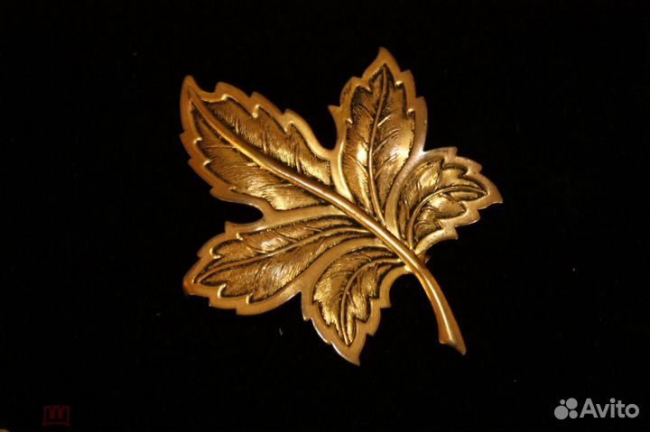 Коллекционная брошь латунь винтаж