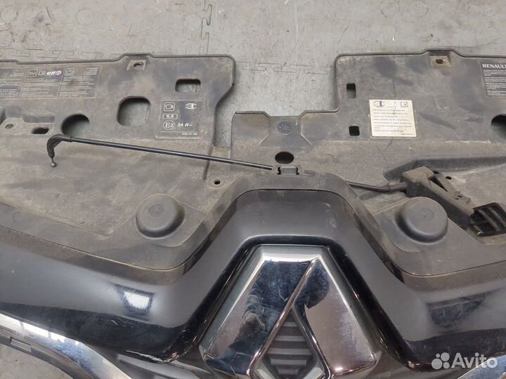 Решетка радиатора Renault Captur, 2015