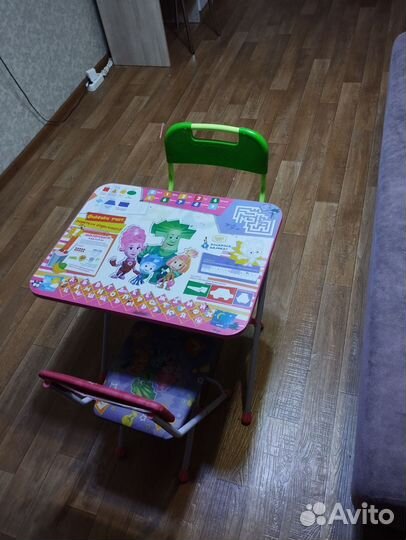 Детский стол и стульчик