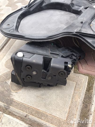 Заднее левое стекло мазда 3 bk