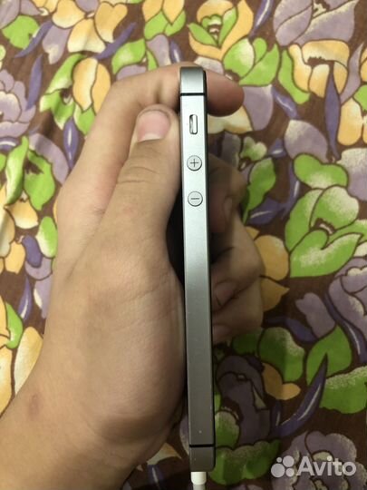 iPhone SE, 32 ГБ